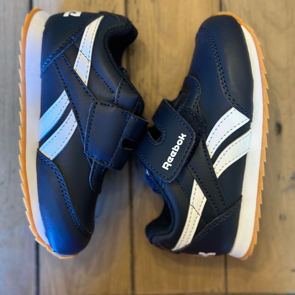 NWOT Baby/Toddler Reebok Velcro sneakers